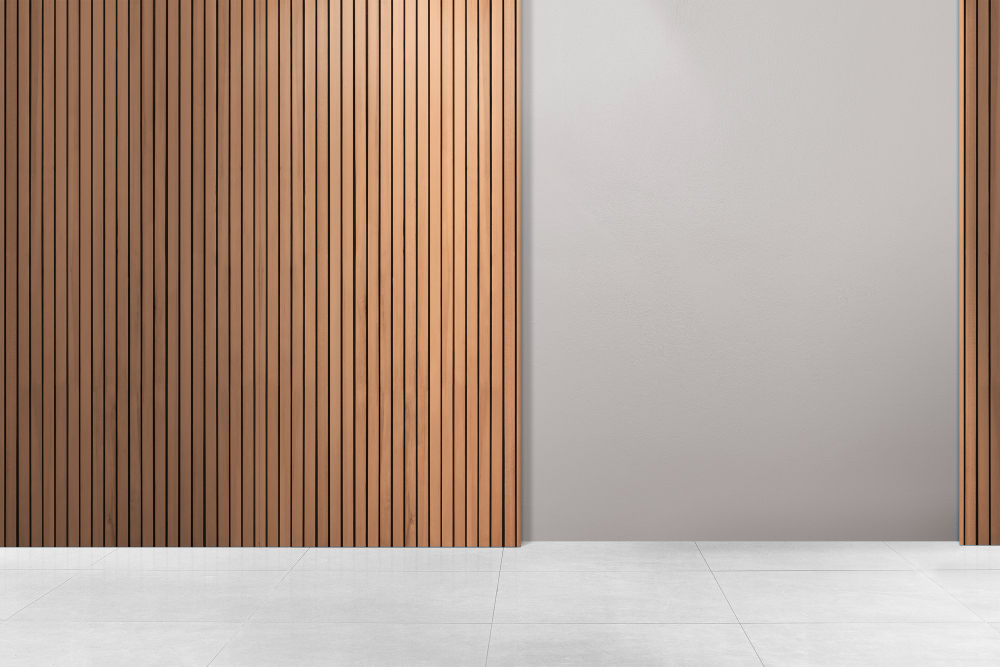 Ripado decorativo em parede interna de madeira, com acabamento vertical e visual moderno para valorizar ambientes internos.